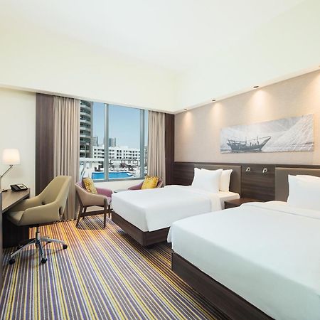 Отель Hampton By Hilton Dubai Airport Экстерьер фото