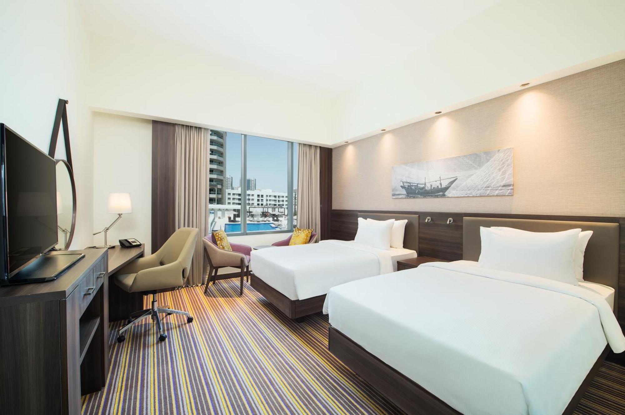 Отель Hampton By Hilton Dubai Airport Экстерьер фото