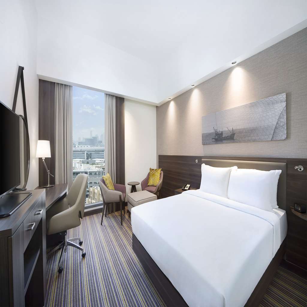 Отель Hampton By Hilton Dubai Airport Номер фото